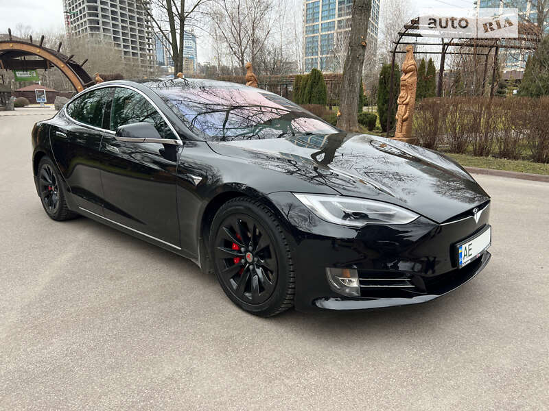 Ліфтбек Tesla Model S 2017 в Дніпрі