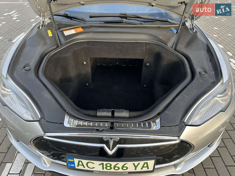 Лифтбек Tesla Model S 2013 в Ковеле