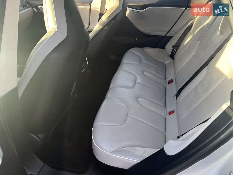 Лифтбек Tesla Model S 2013 в Ковеле