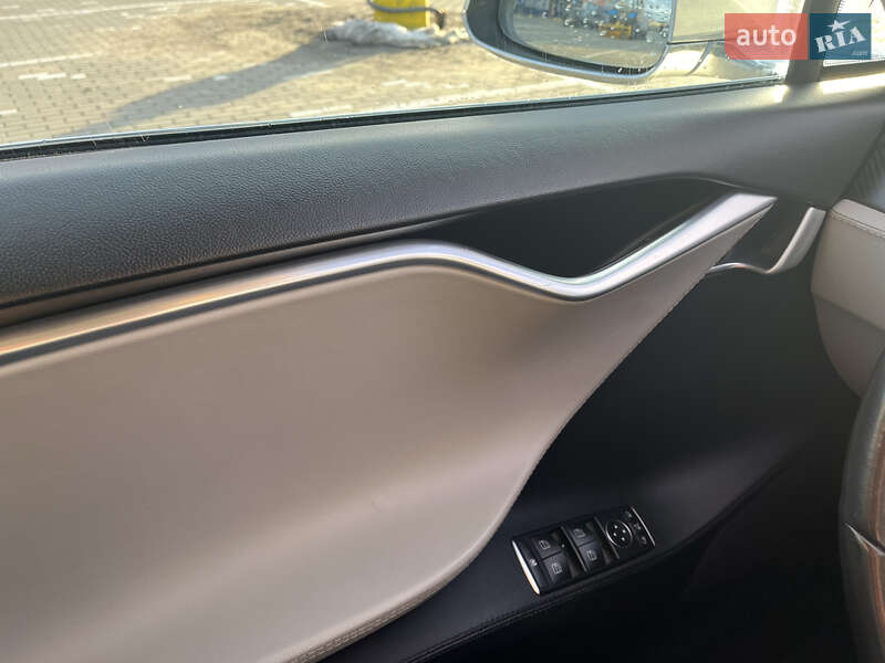 Лифтбек Tesla Model S 2013 в Ковеле