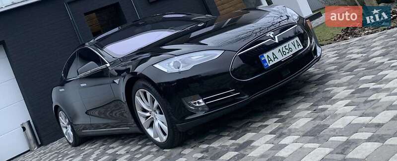 Лифтбек Tesla Model S 2015 в Киеве