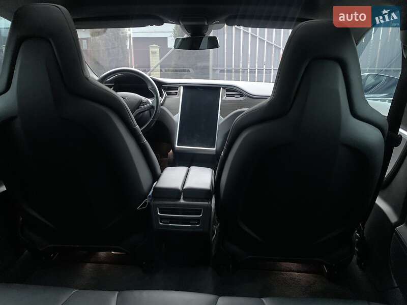 Лифтбек Tesla Model S 2015 в Киеве