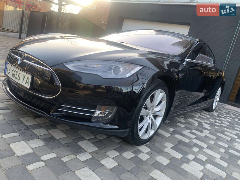 Лифтбек Tesla Model S 2015 в Киеве