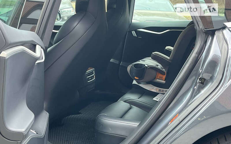 Ліфтбек Tesla Model S 2018 в Чернівцях