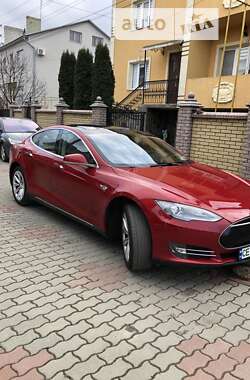 Ліфтбек Tesla Model S 2013 в Чернівцях