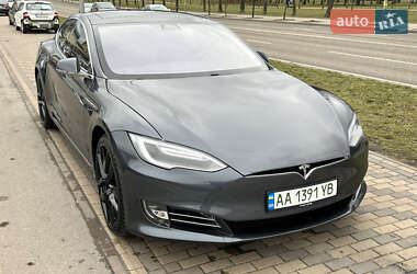 Лифтбек Tesla Model S 2018 в Киеве