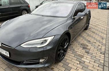Лифтбек Tesla Model S 2018 в Киеве