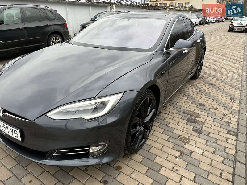 Лифтбек Tesla Model S 2018 в Киеве