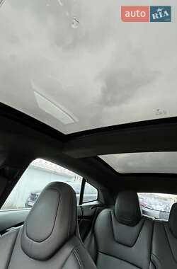 Лифтбек Tesla Model S 2018 в Киеве
