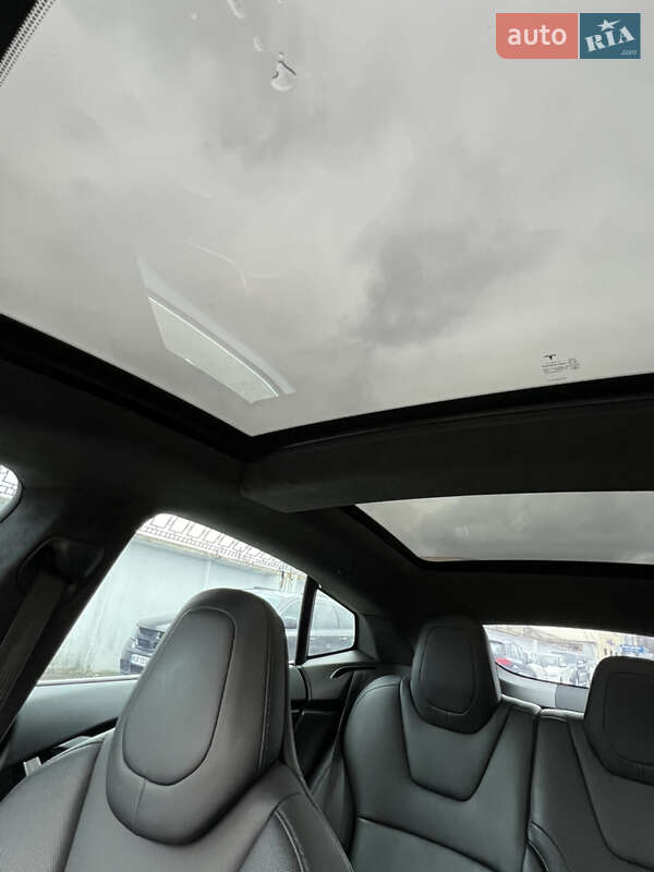 Лифтбек Tesla Model S 2018 в Киеве