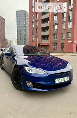 Лифтбек Tesla Model S 2017 в Киеве