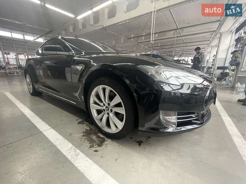 Лифтбек Tesla Model S 2014 в Николаеве
