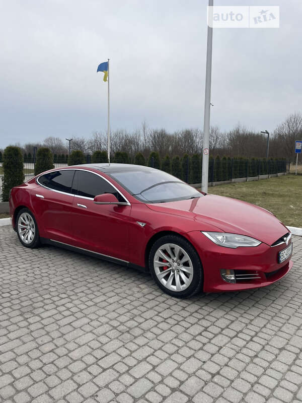 Лифтбек Tesla Model S 2014 в Львове