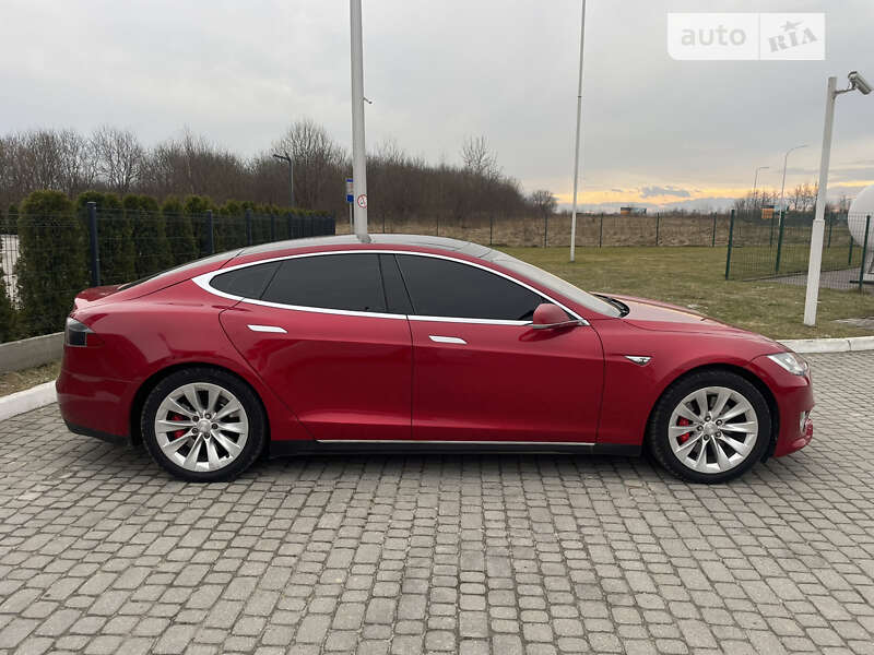 Лифтбек Tesla Model S 2014 в Львове