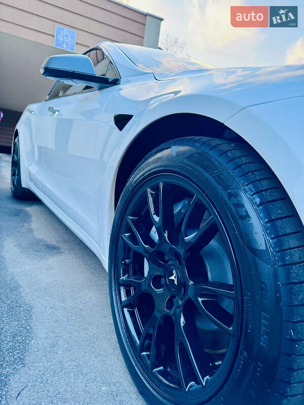 Лифтбек Tesla Model S 2021 в Киеве
