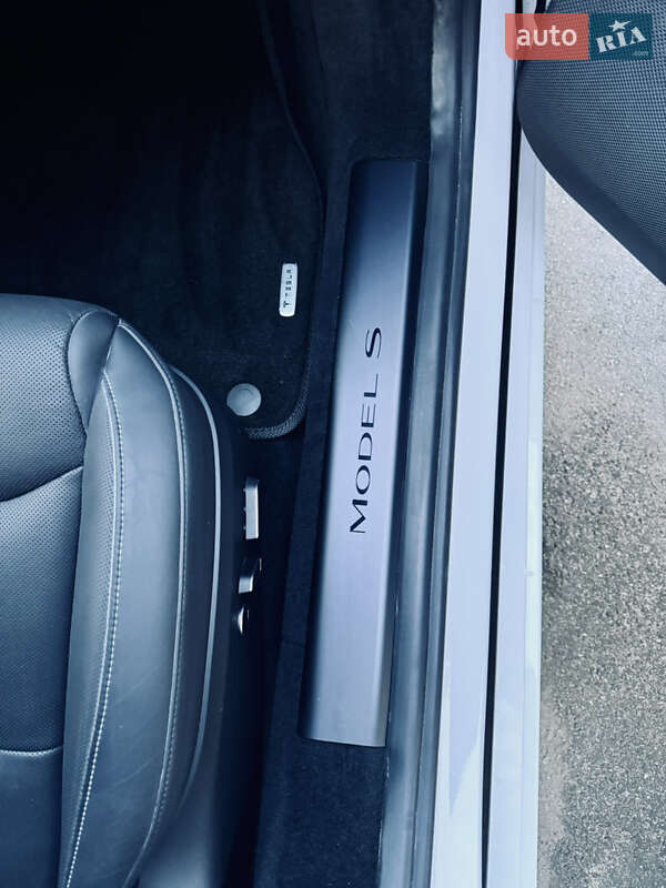 Лифтбек Tesla Model S 2021 в Киеве