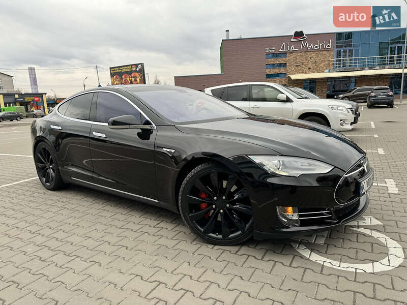 Ліфтбек Tesla Model S 2014 в Києві