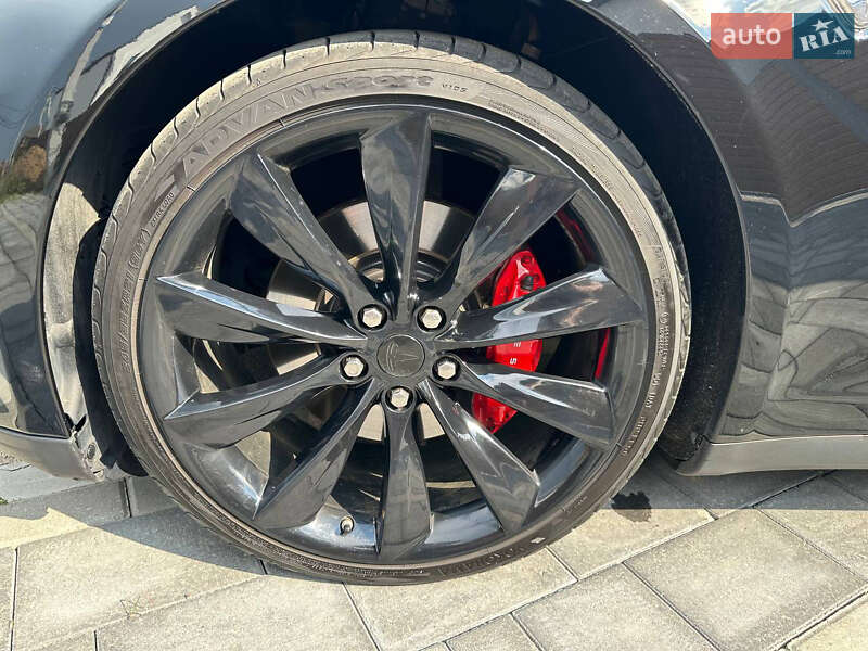 Ліфтбек Tesla Model S 2014 в Києві