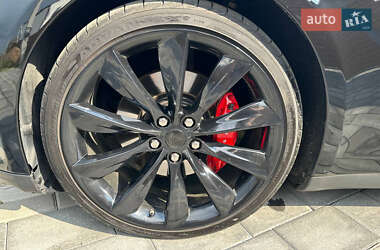 Лифтбек Tesla Model S 2014 в 