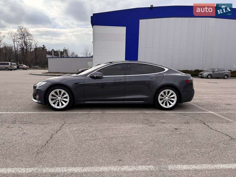 Лифтбек Tesla Model S 2018 в Днепре
