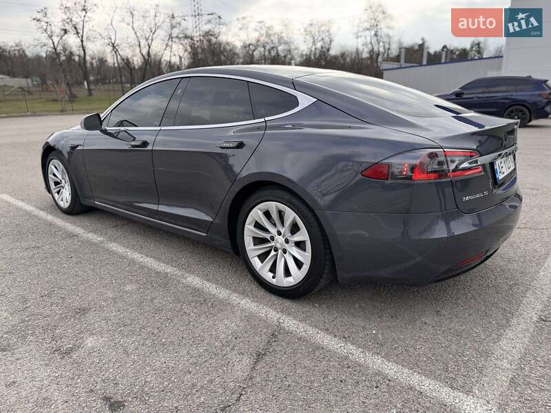 Лифтбек Tesla Model S 2018 в Днепре