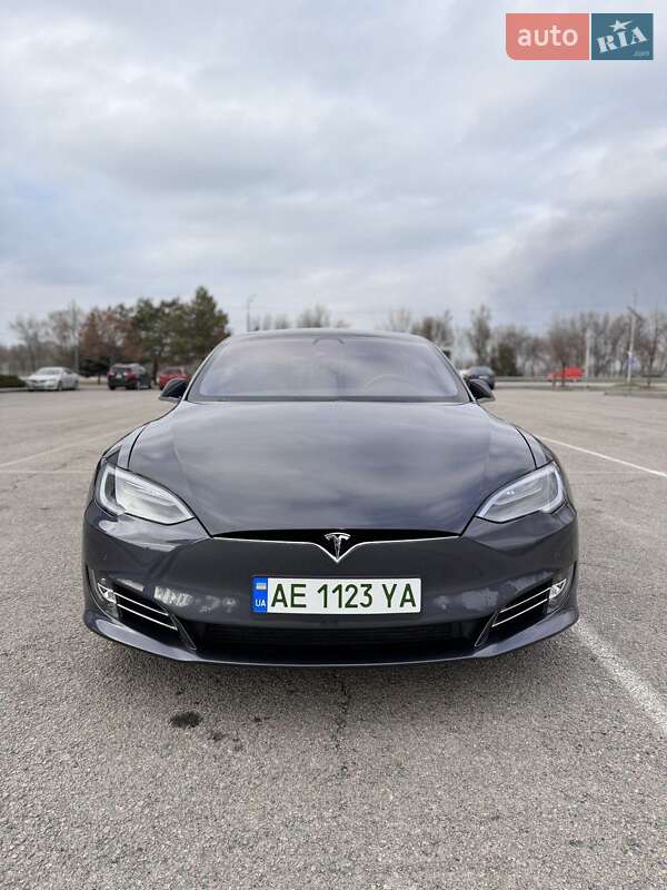 Лифтбек Tesla Model S 2018 в Днепре