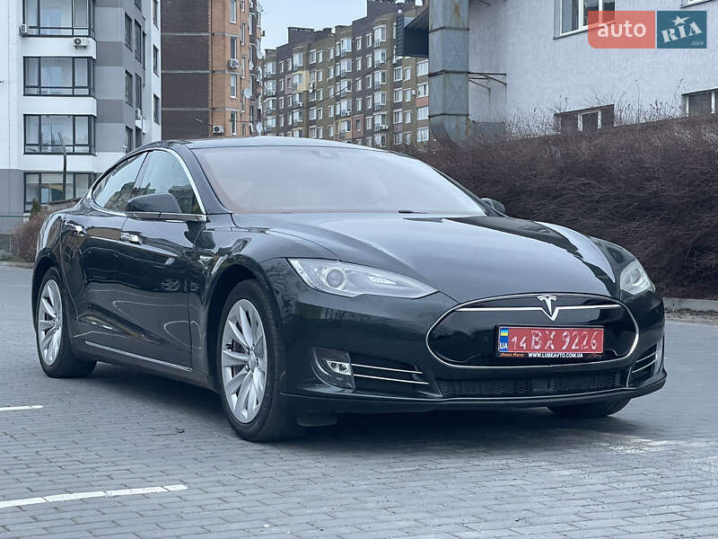 Tesla Model S 2014