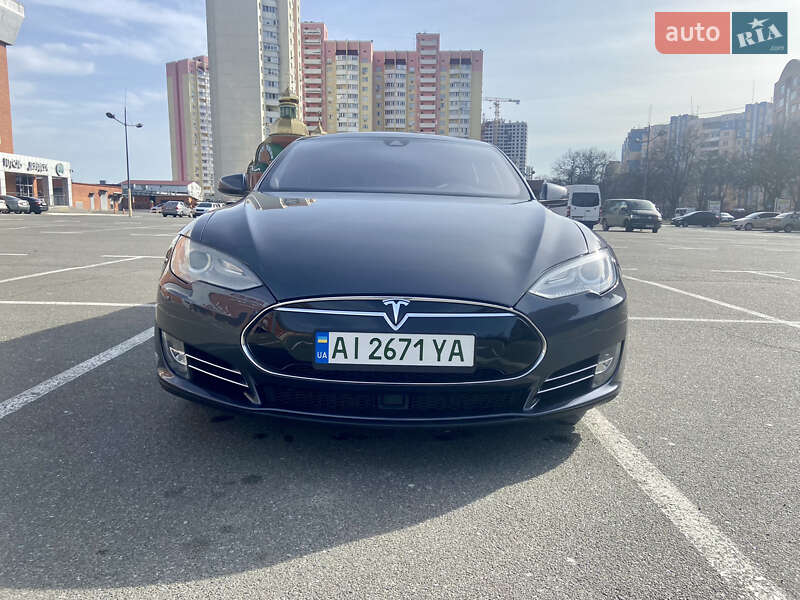 Ліфтбек Tesla Model S 2015 в Броварах