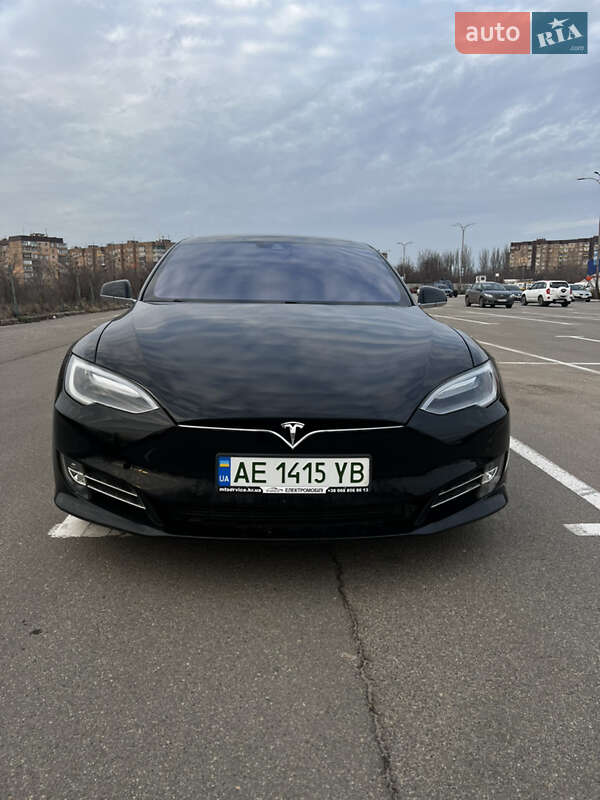 Ліфтбек Tesla Model S 2016 в Кривому Розі