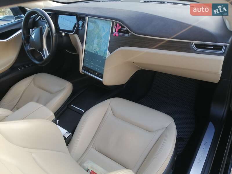 Лифтбек Tesla Model S 2015 в Житомире