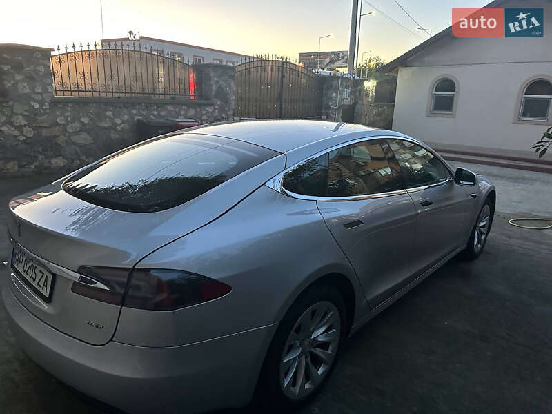 Лифтбек Tesla Model S 2016 в Запорожье