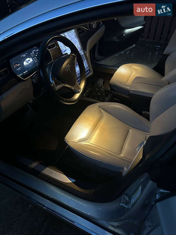 Лифтбек Tesla Model S 2016 в Запорожье