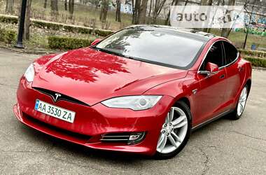 Ліфтбек Tesla Model S 2015 в Києві