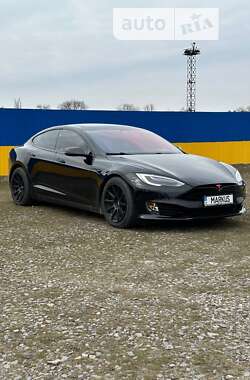 Лифтбек Tesla Model S 2017 в Кременчуге