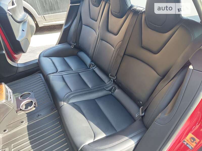 Лифтбек Tesla Model S 2018 в Киеве