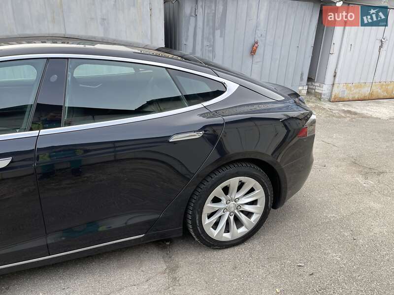 Ліфтбек Tesla Model S 2018 в Києві