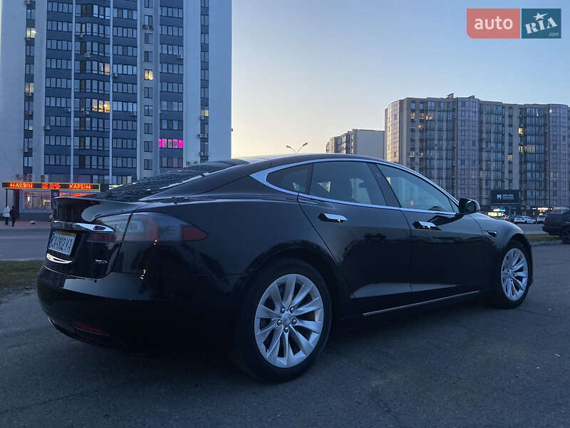 Лифтбек Tesla Model S 2018 в Черкассах