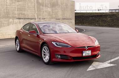 Ліфтбек Tesla Model S 2017 в Львові