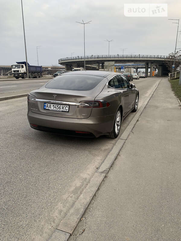 Лифтбек Tesla Model S 2016 в Киеве