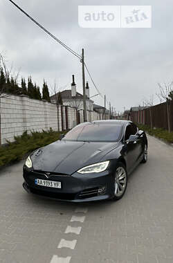 Лифтбек Tesla Model S 2018 в Киеве