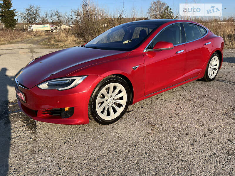 Лифтбек Tesla Model S 2016 в Ковеле