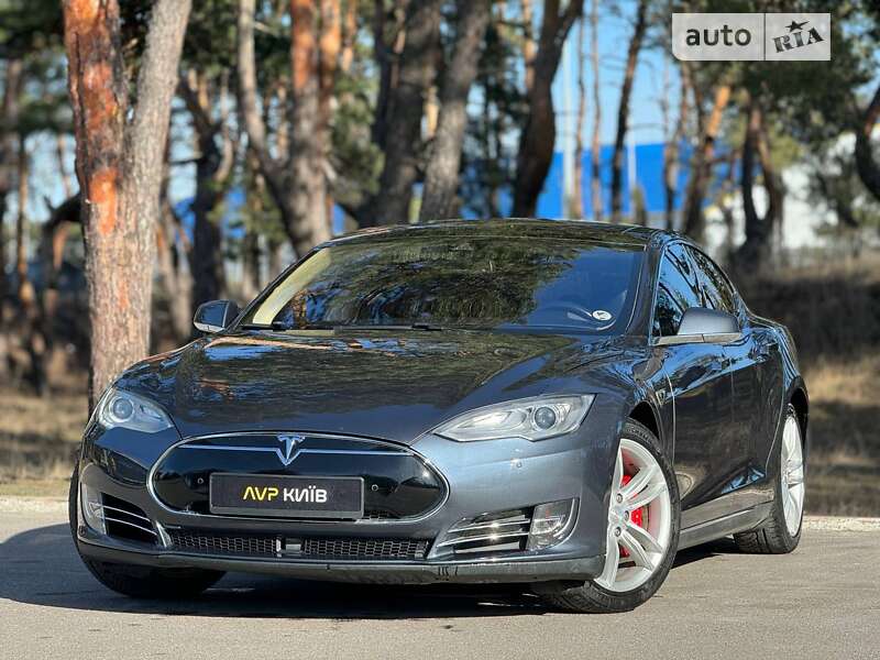 Ліфтбек Tesla Model S 2014 в Києві