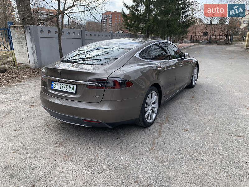 Ліфтбек Tesla Model S 2015 в Полтаві фото 9 Ліфтбек Tesla Model S 2015 в Полтаві