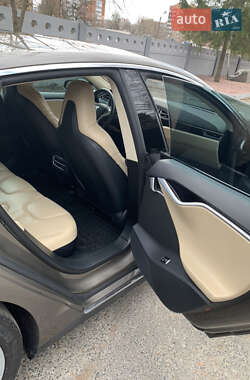 Лифтбек Tesla Model S 2015 в Полтаве
