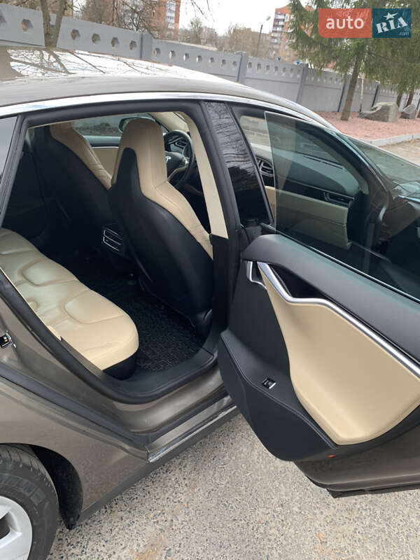 Лифтбек Tesla Model S 2015 в Полтаве
