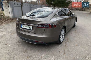 Лифтбек Tesla Model S 2015 в Полтаве