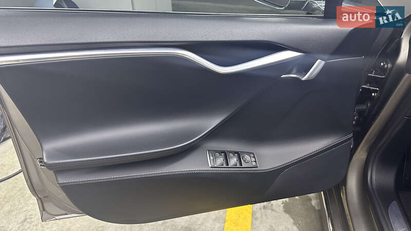 Лифтбек Tesla Model S 2015 в Ивано-Франковске