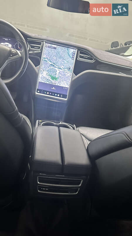 Лифтбек Tesla Model S 2015 в Ивано-Франковске