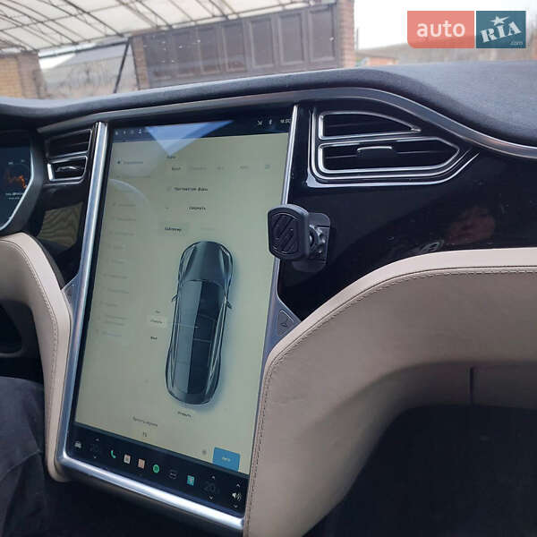 Лифтбек Tesla Model S 2015 в Киеве