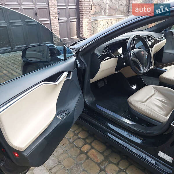 Лифтбек Tesla Model S 2015 в Киеве